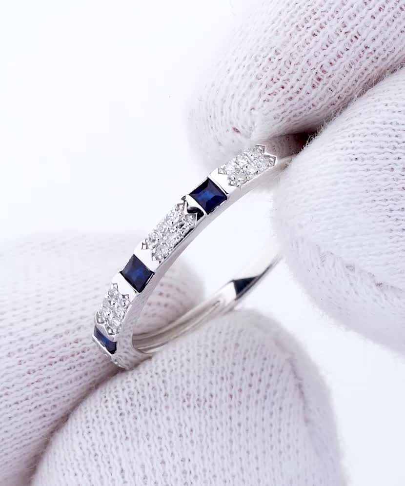 White gold ring with sapphire and diamonds