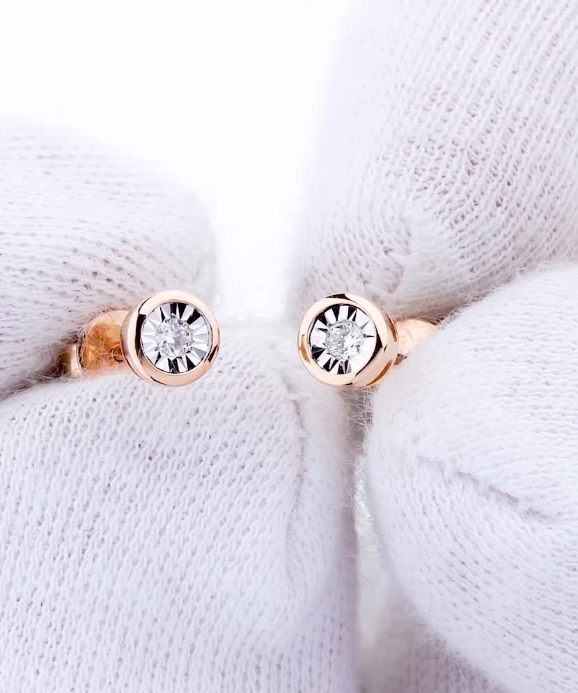 Gold earrings with diamonds