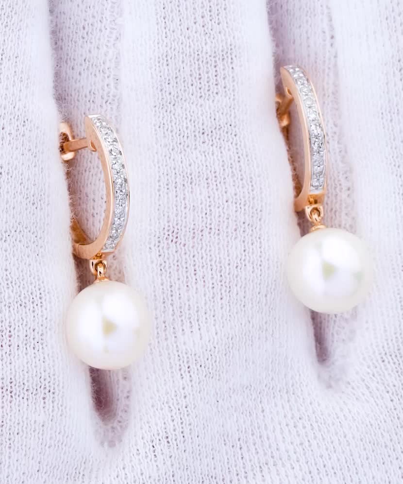 Gold earrings with diamonds and pearls