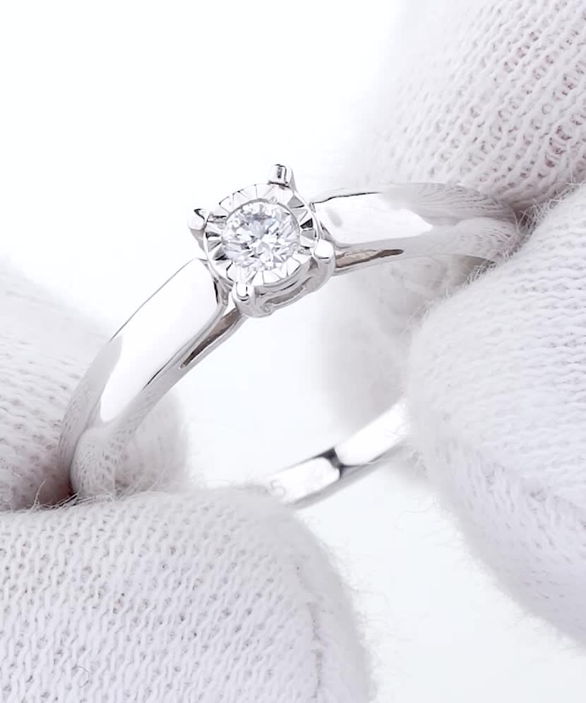 White Gold ring with diamond