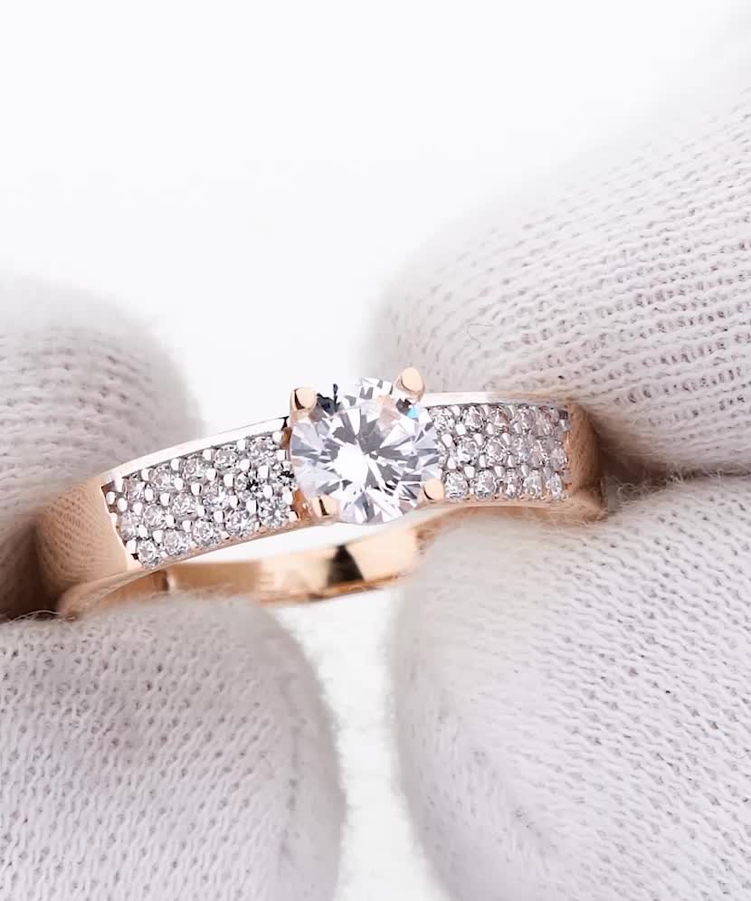 Gold ring with zircons