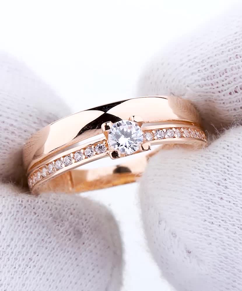 Gold ring with zircons