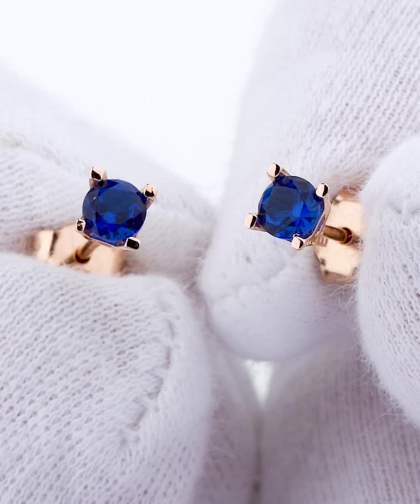 Gold earrings with zircons