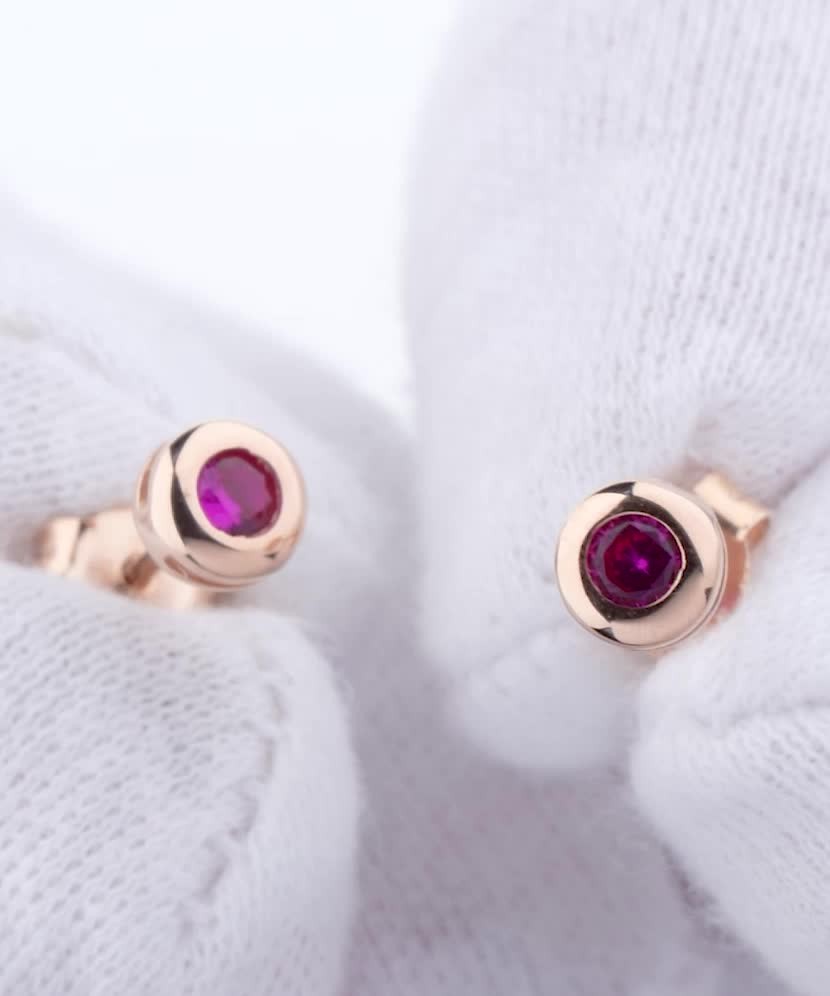 Gold earrings with zircons