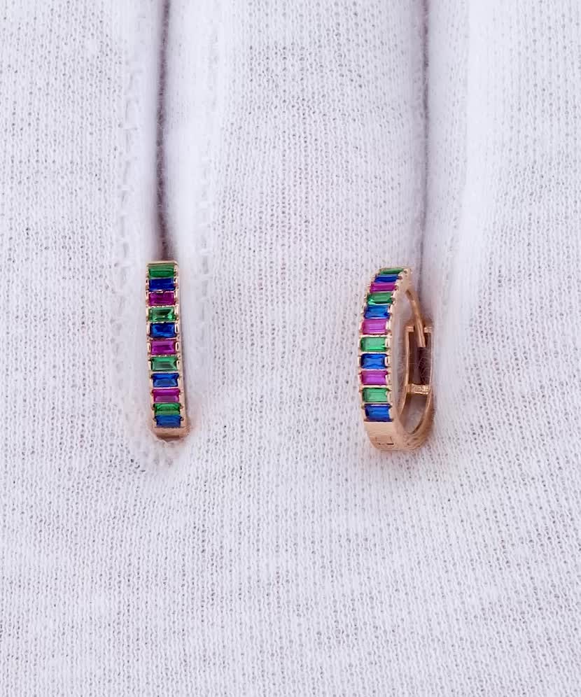 Gold earrings with zircons