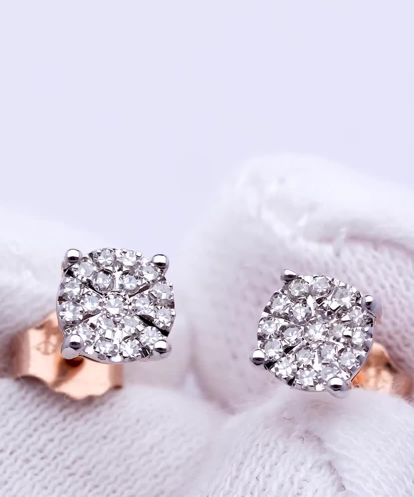 Gold earrings with diamonds