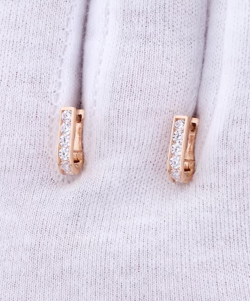 Gold earrings with zircons