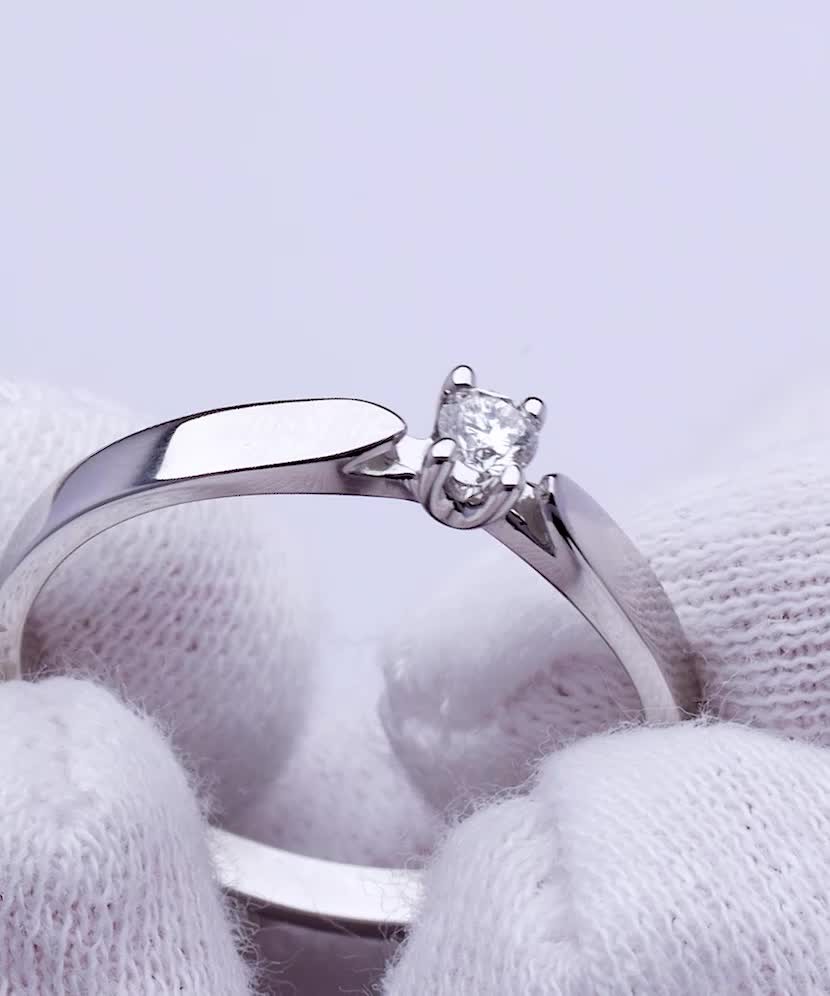 Gold ring with diamond