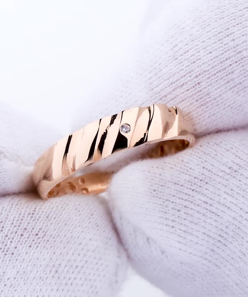 Gold ring with zircon