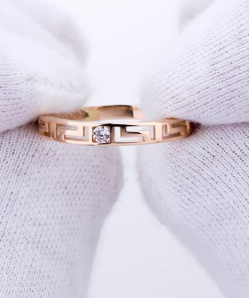 Gold ring with zircon