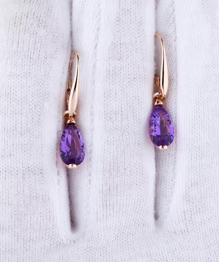 Gold earrings with amethysts