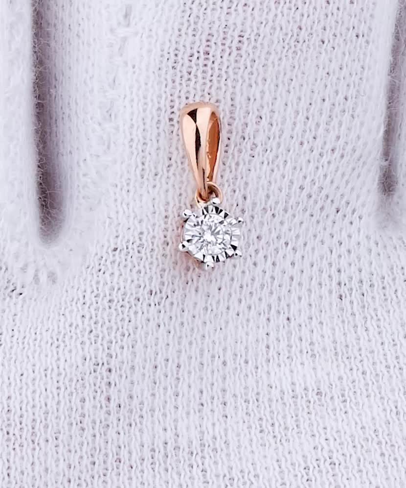 Kultainen riipus timanteilla