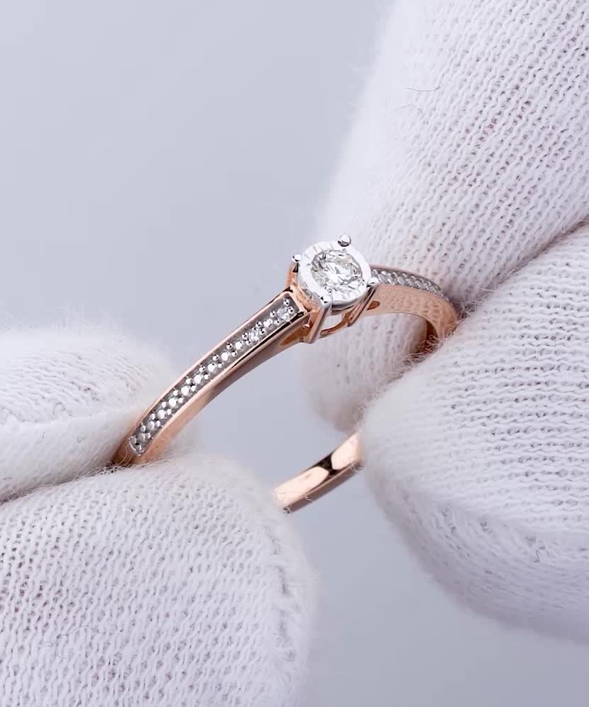 Gold ring with diamond