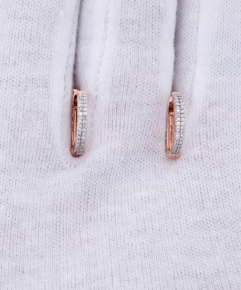 Gold earrings with diamonds