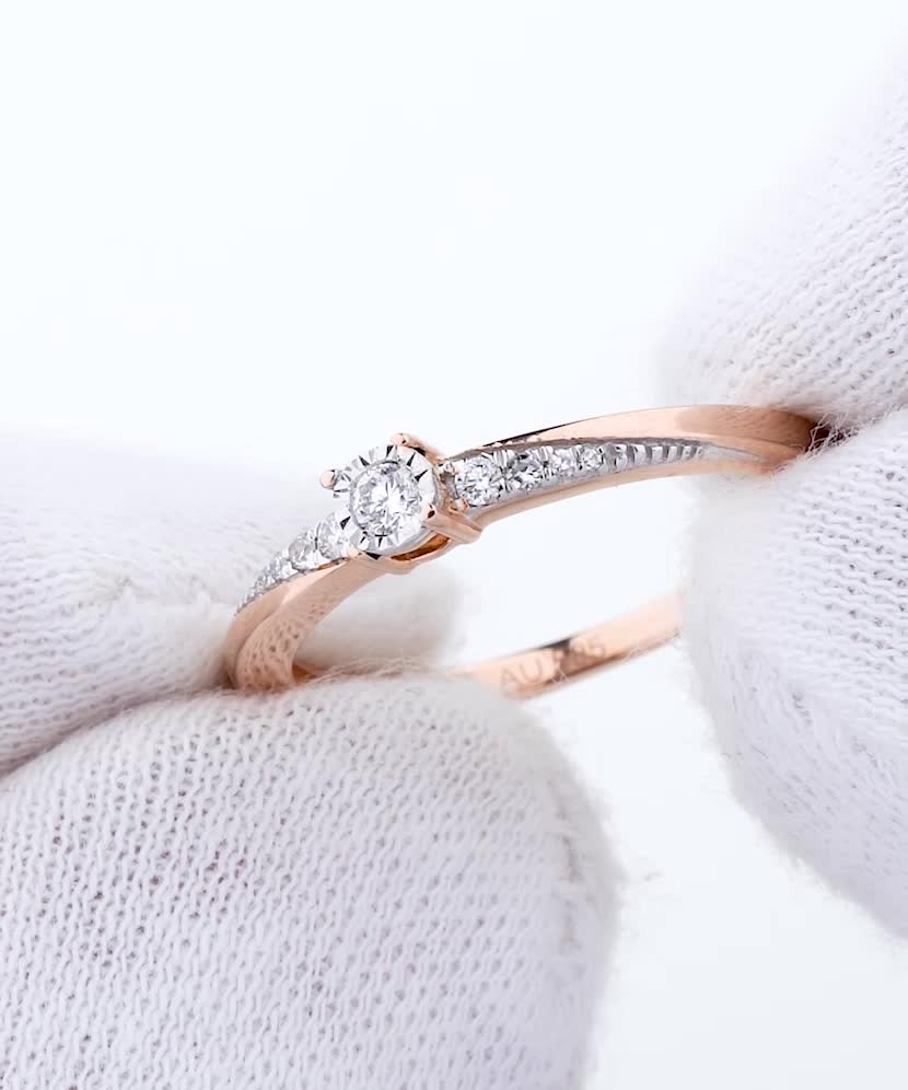 Gold ring with diamonds