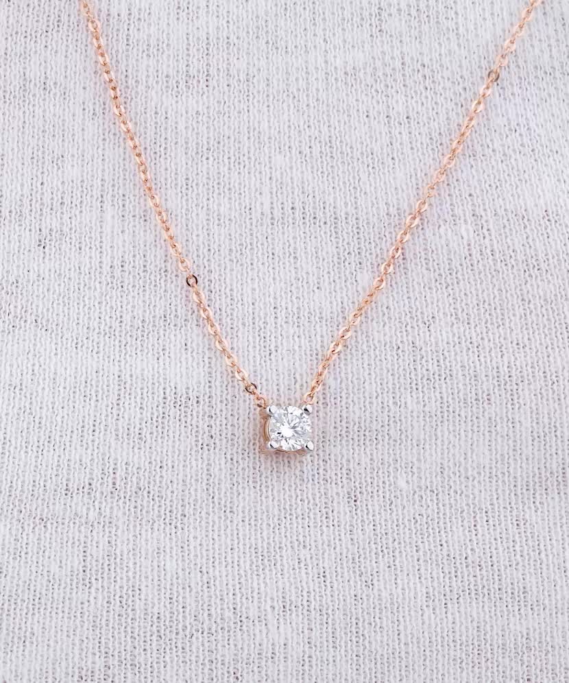 Gold chain with diamond pendant