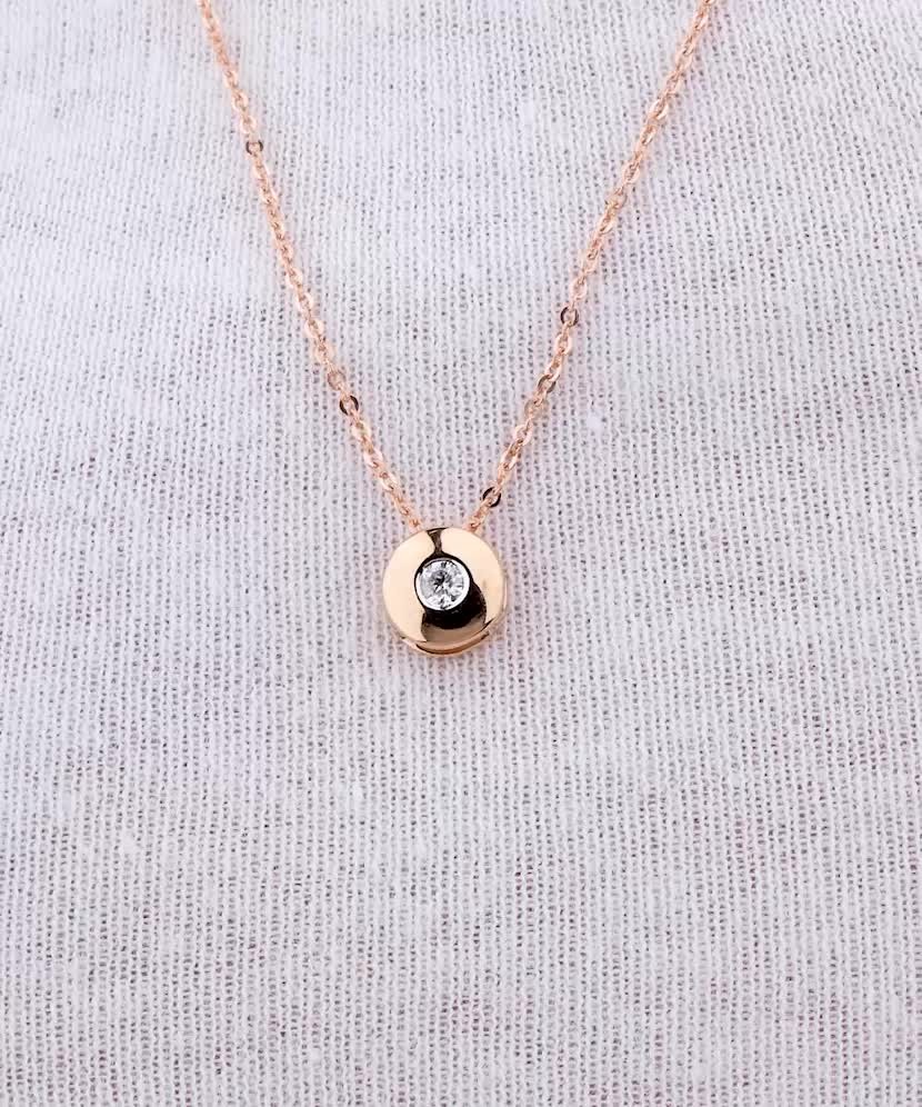 Gold chain with diamond pendant
