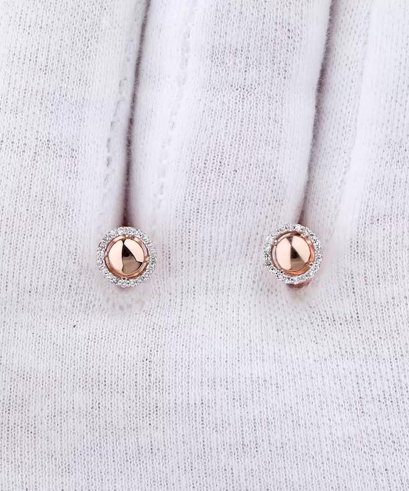 Gold earrings with diamonds