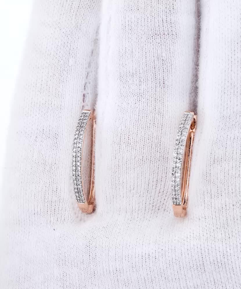 Kultaiset korvakorut timanteilla