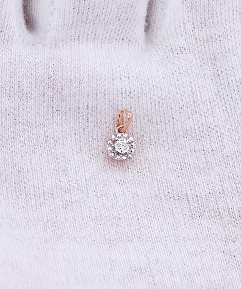 Gold pendant with diamonds