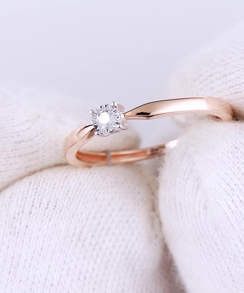 Gold ring with diamond