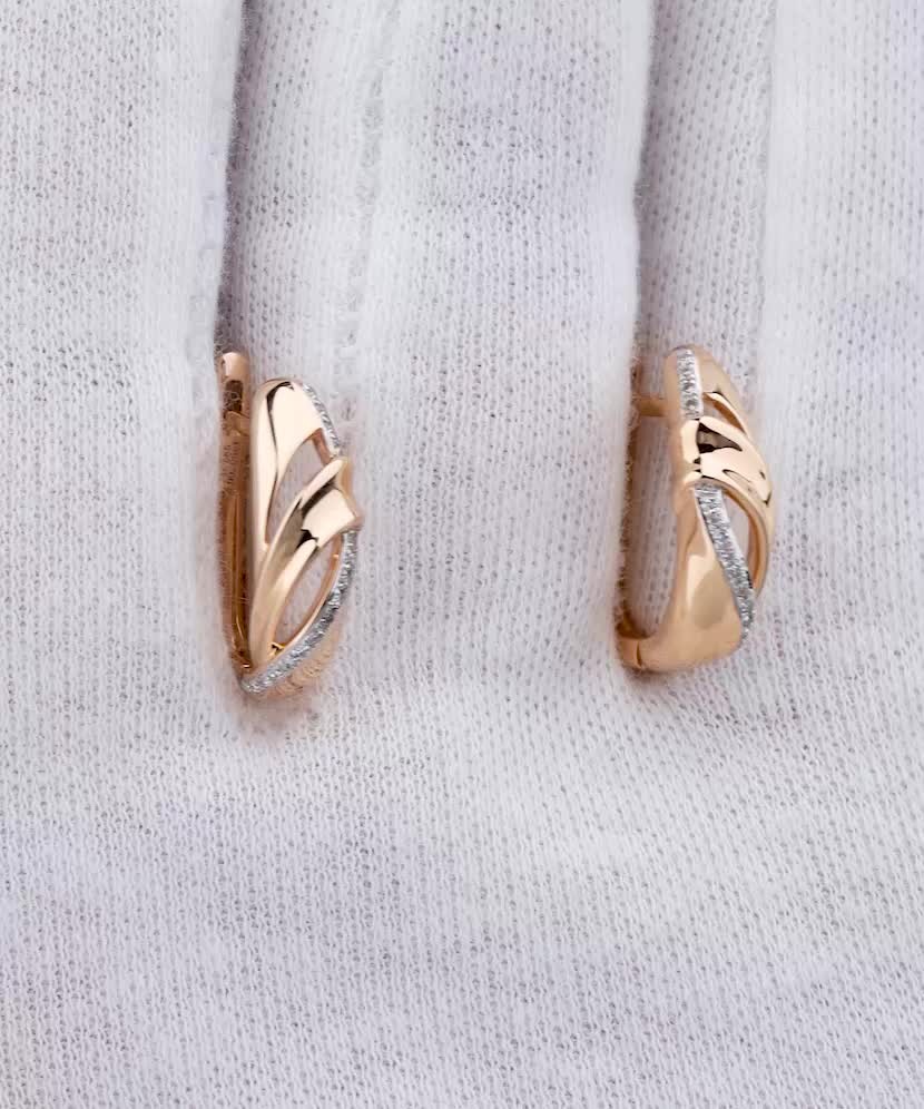 Gold earrings with diamonds