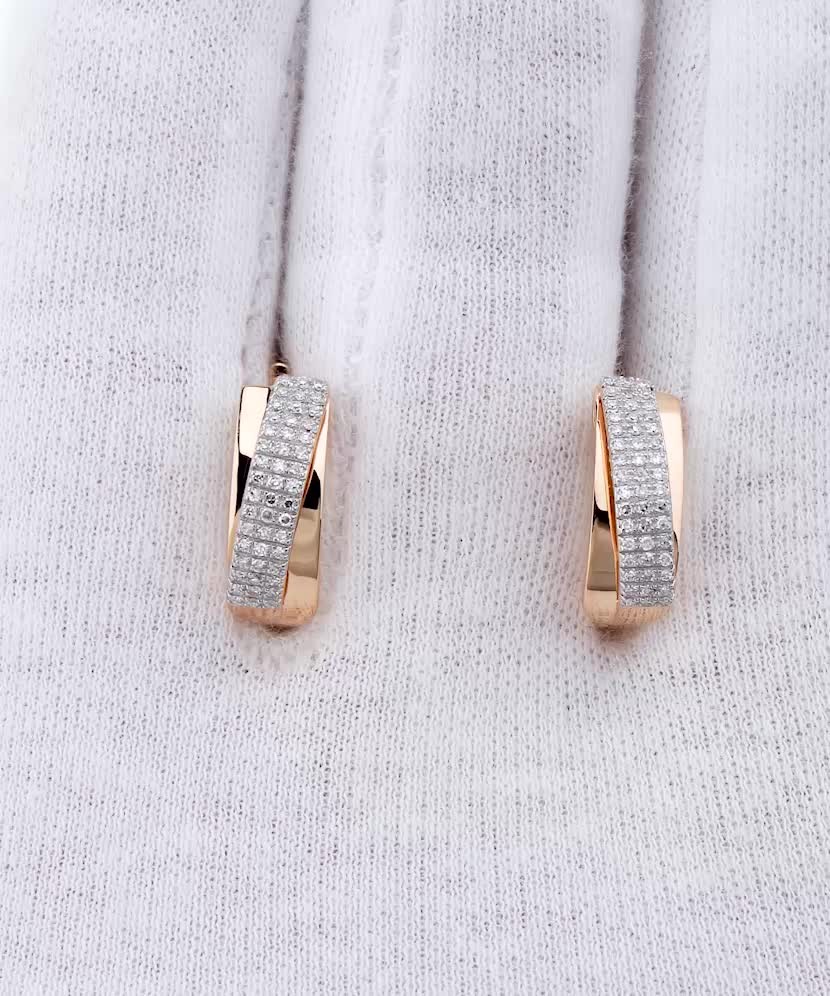 Kultaiset korvakorut timanteilla