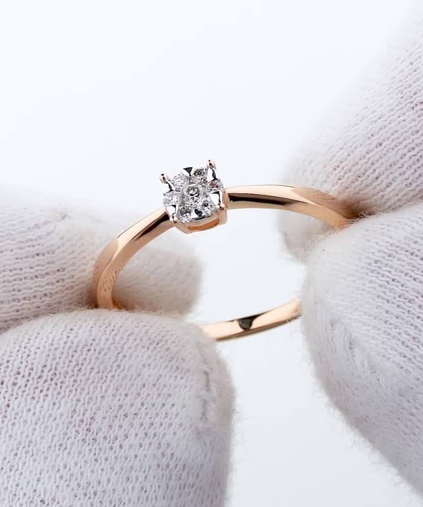 Gold ring with diamonds