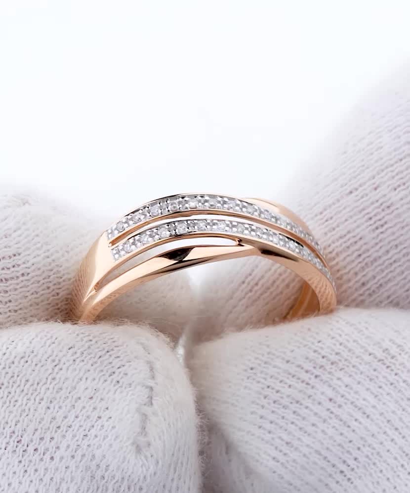 Gold ring with diamonds