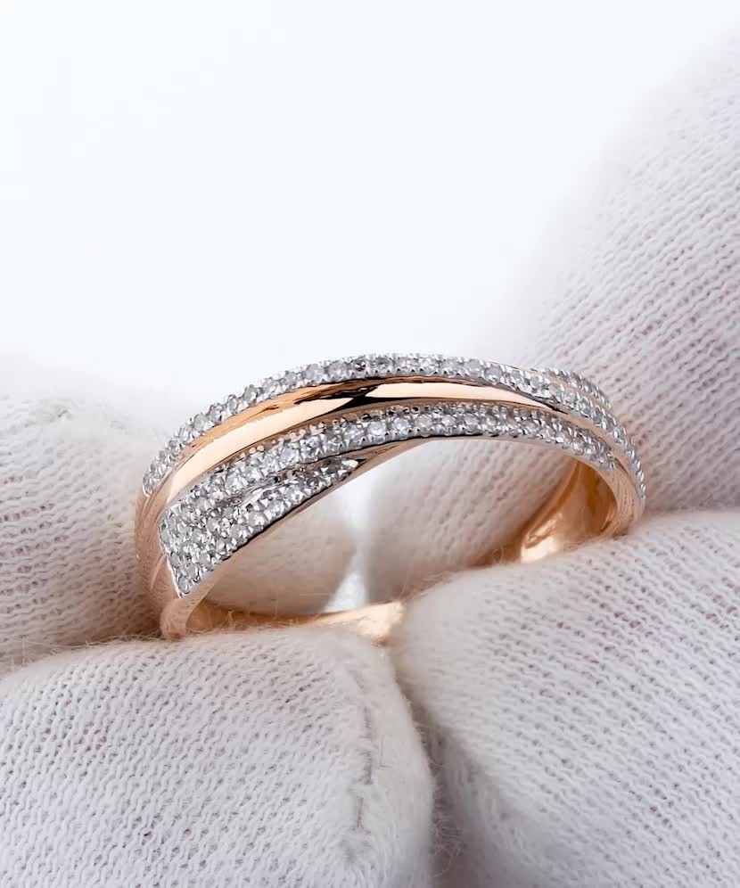 Gold ring with diamonds