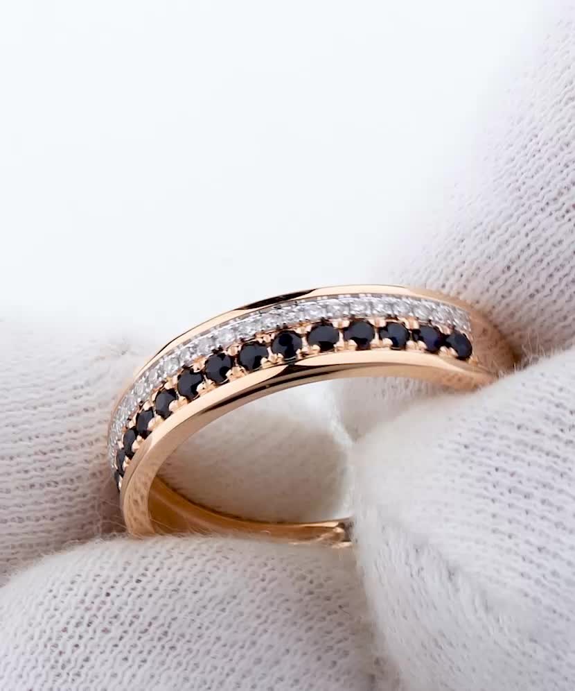 Gold ring with diamonds and sapphire