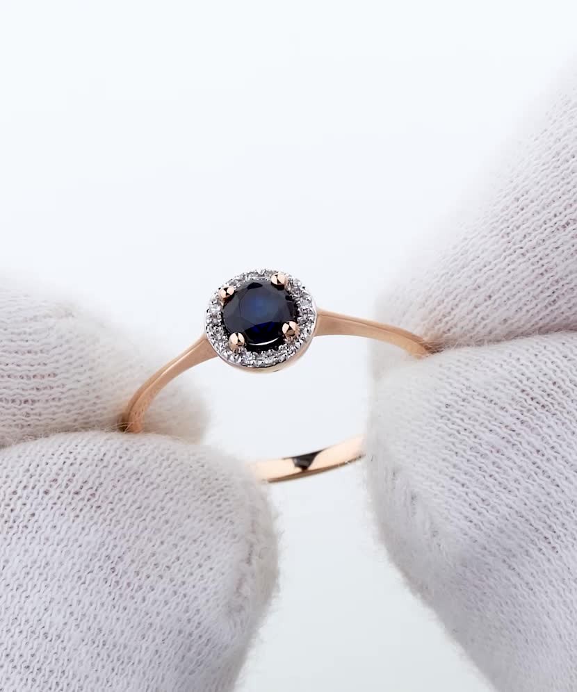 Gold ring with sapphire and diamonds