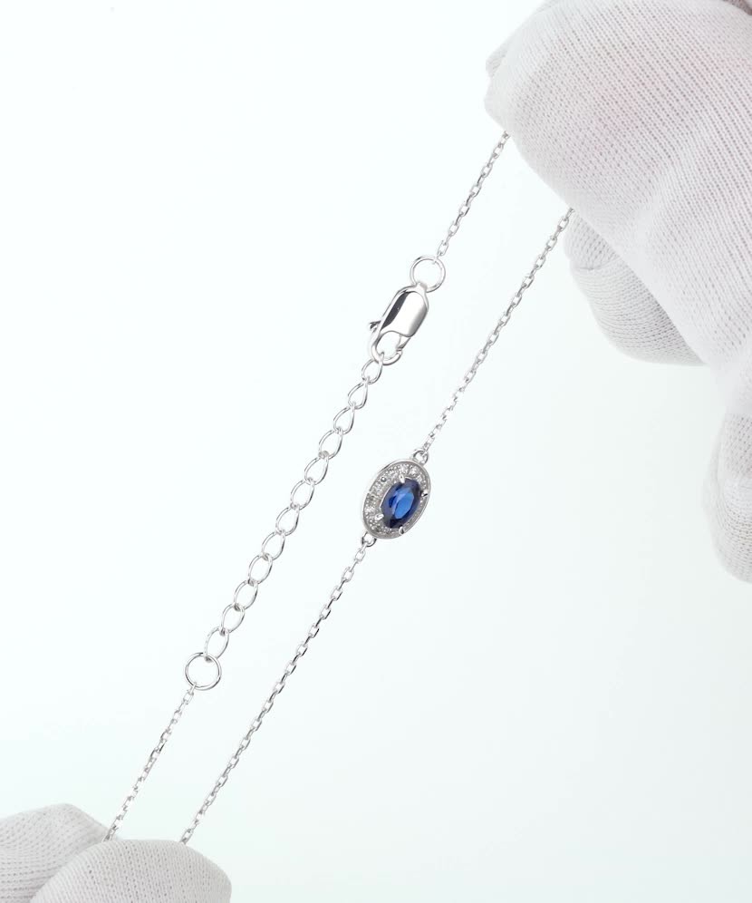 White gold bracelet with sapphire and diamonds