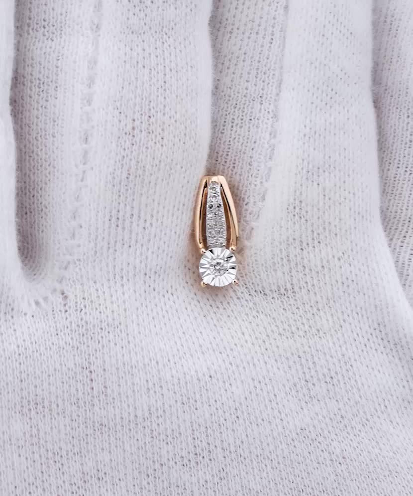 Gold pendant with diamonds