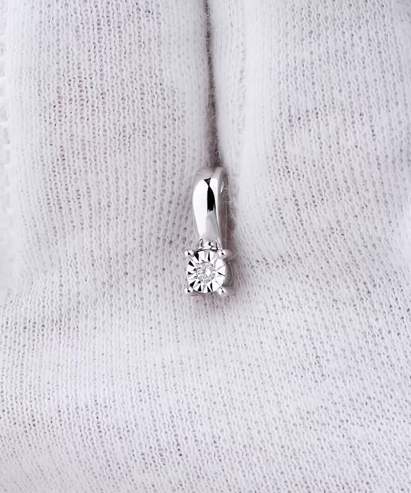 White gold pendant with diamonds
