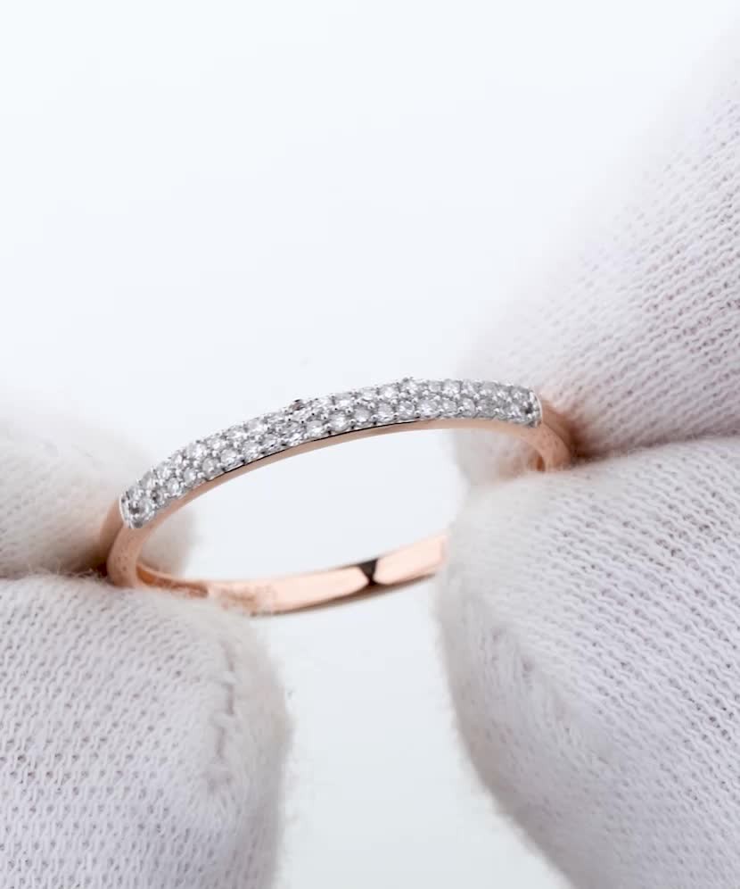 Gold ring with diamonds