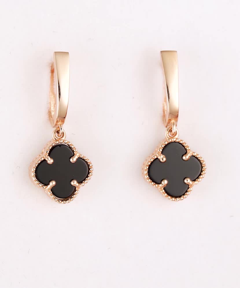 Kultaiset korvakorut emalilla