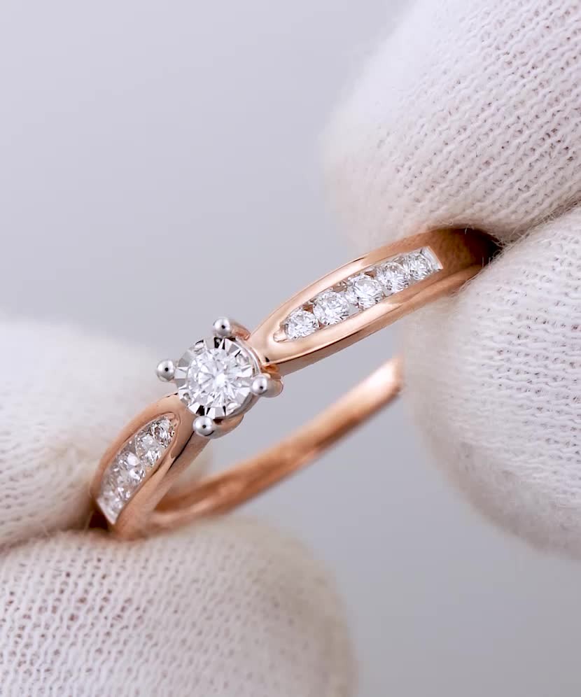 Gold ring with diamonds