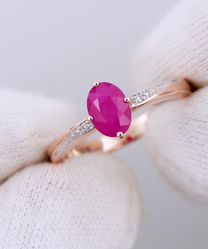 Gold ring with ruby and diamonds