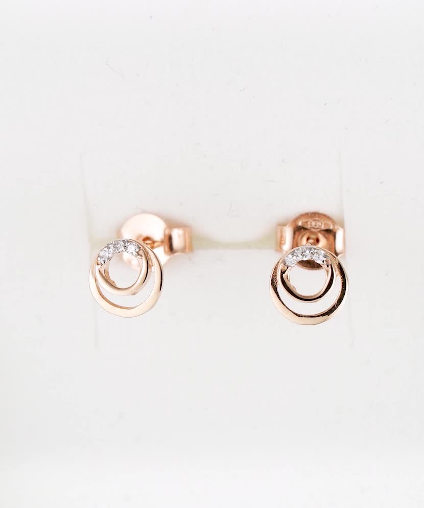 Gold earrings with diamonds