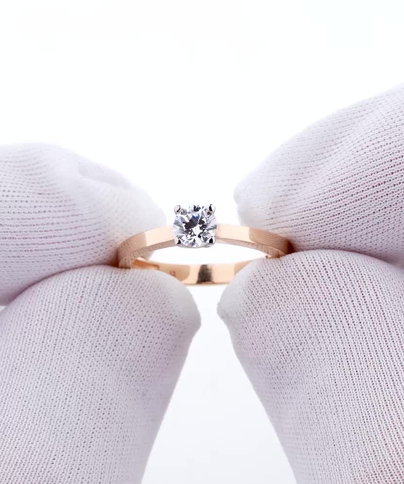 Kultasormus zirkonialla