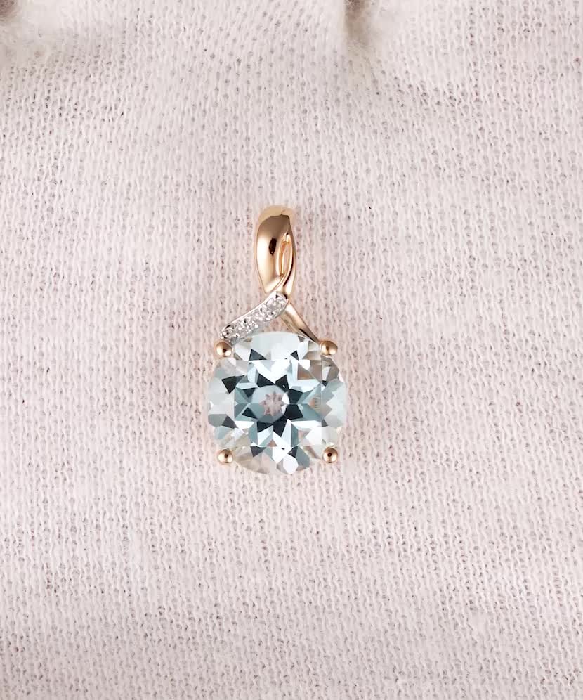 Gold pendant with topaz and diamonds