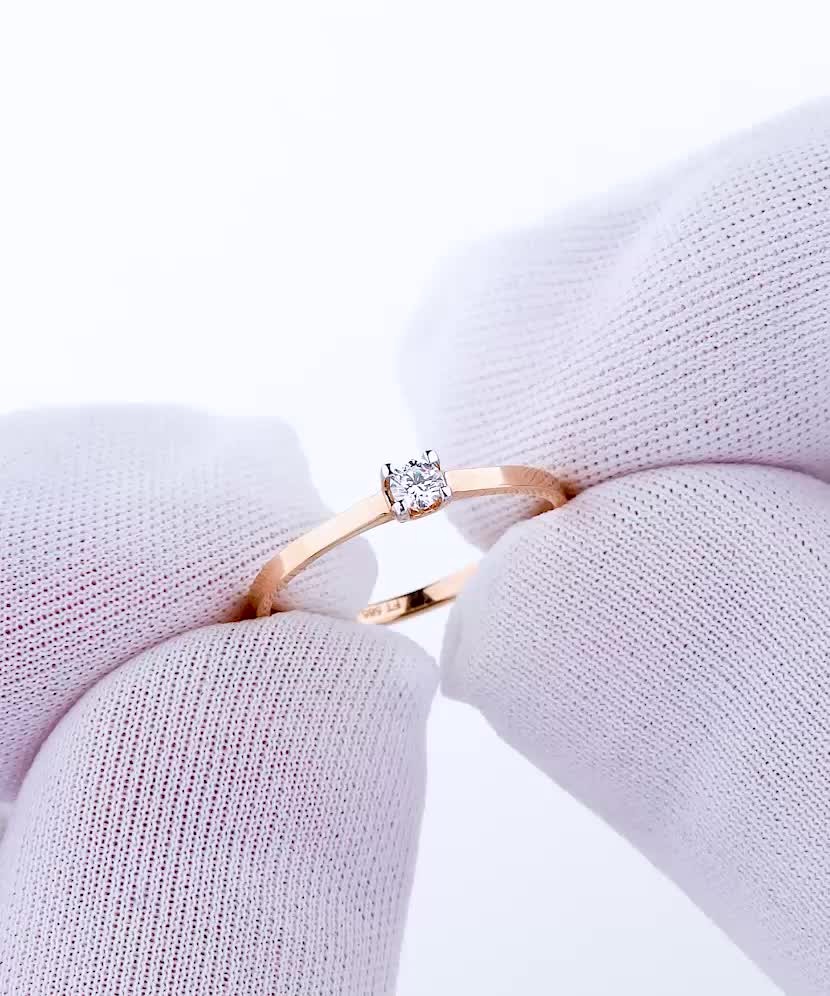 Gold ring with diamond