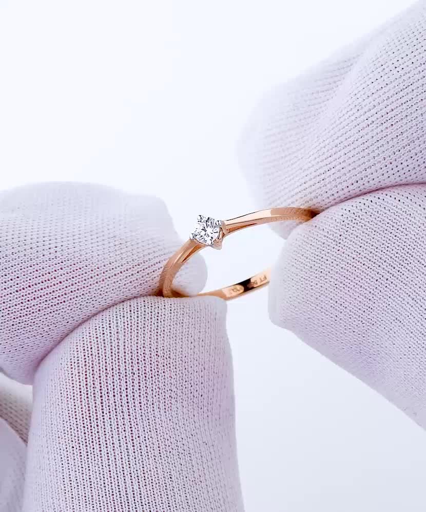 Gold ring with diamond