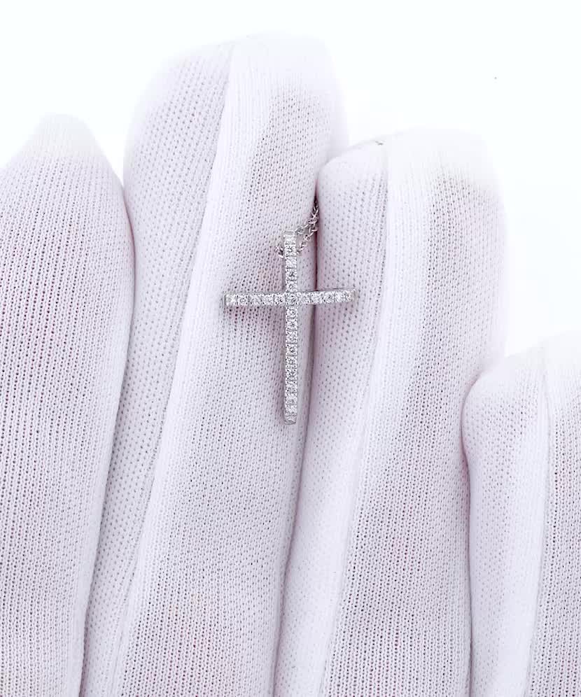 White gold chain with diamond pendant