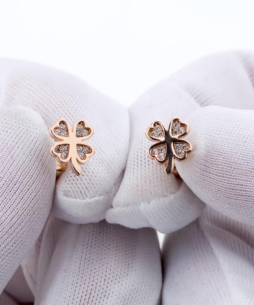 Gold earrings with zircons