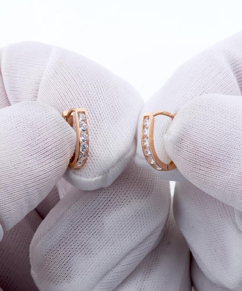 Gold earrings with zircons