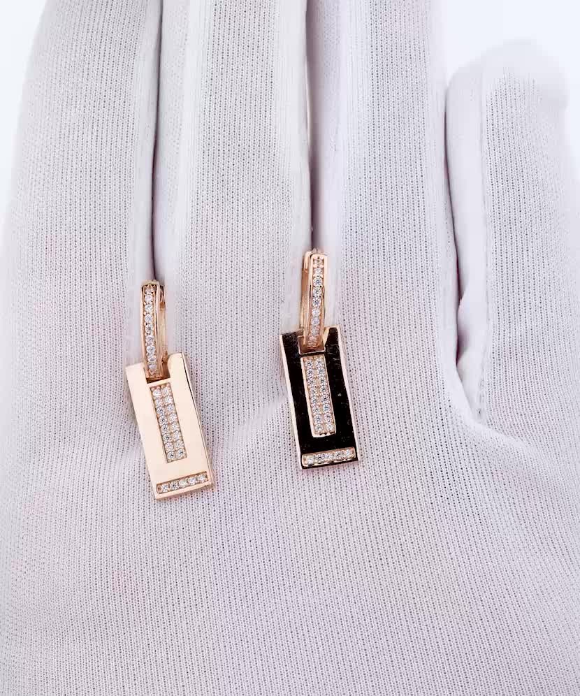 Gold earrings with zircons