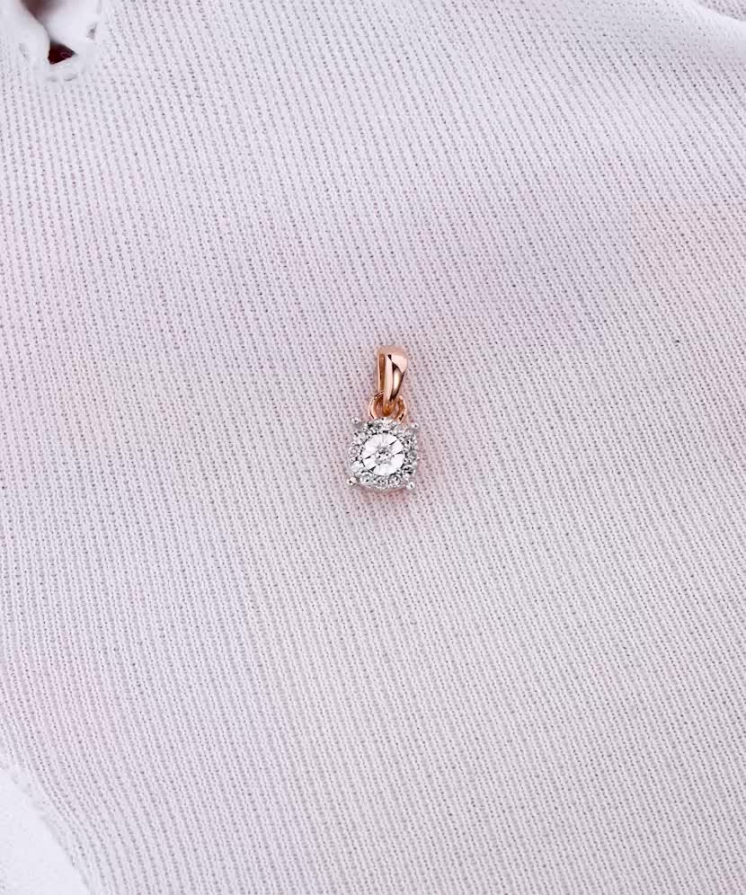 Gold pendant with diamonds