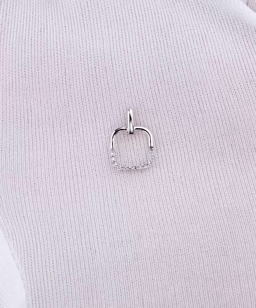 White gold pendant with diamonds